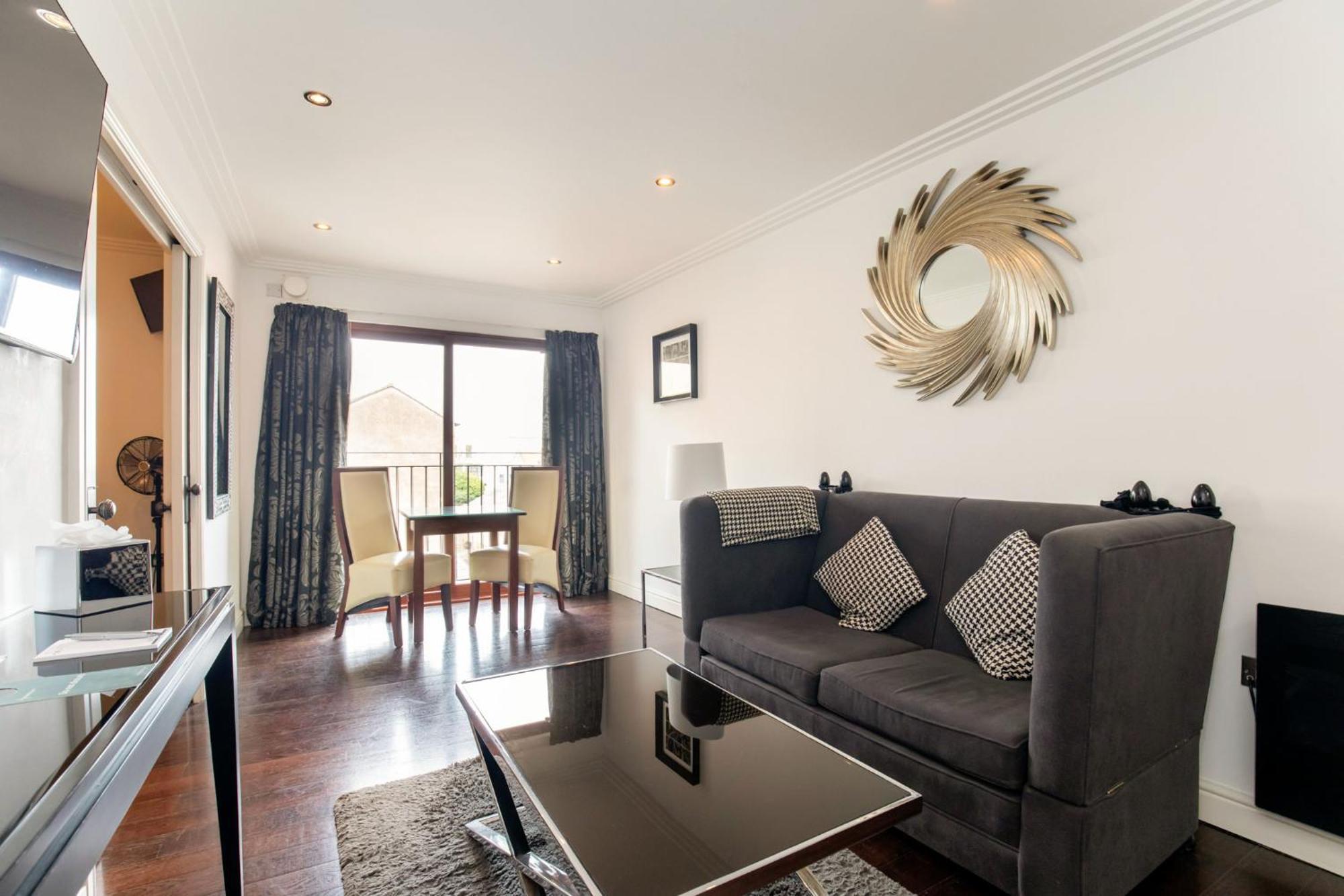 Strozzi Palace Suites By Mansley Cheltenham Esterno foto