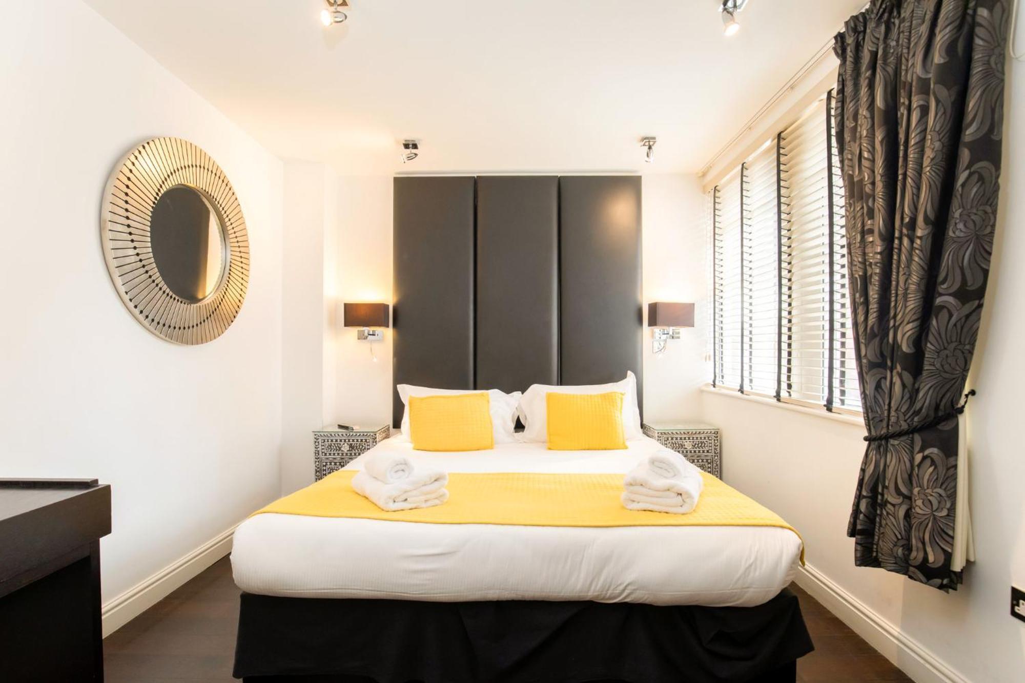 Strozzi Palace Suites By Mansley Cheltenham Esterno foto