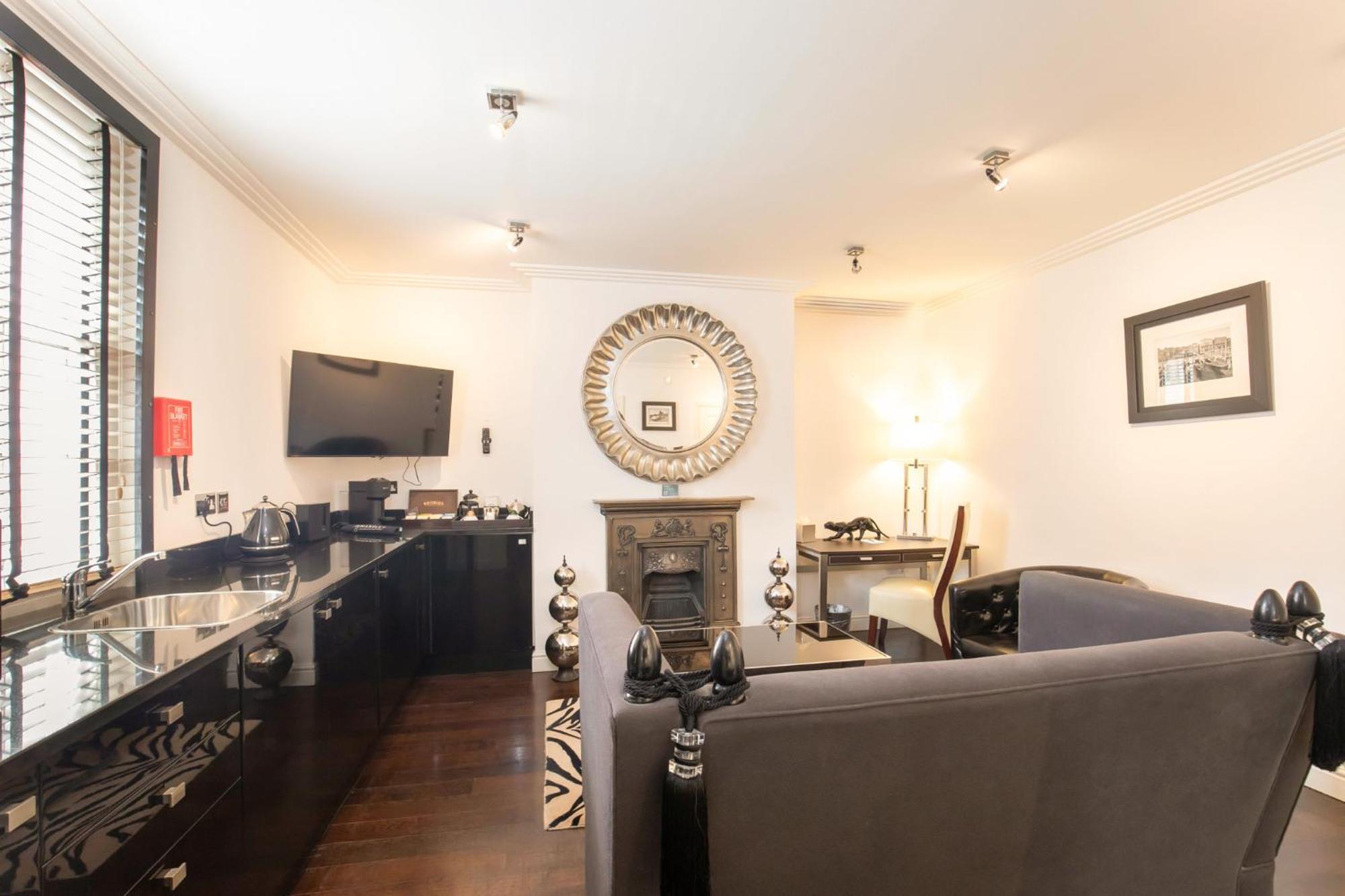 Strozzi Palace Suites By Mansley Cheltenham Esterno foto