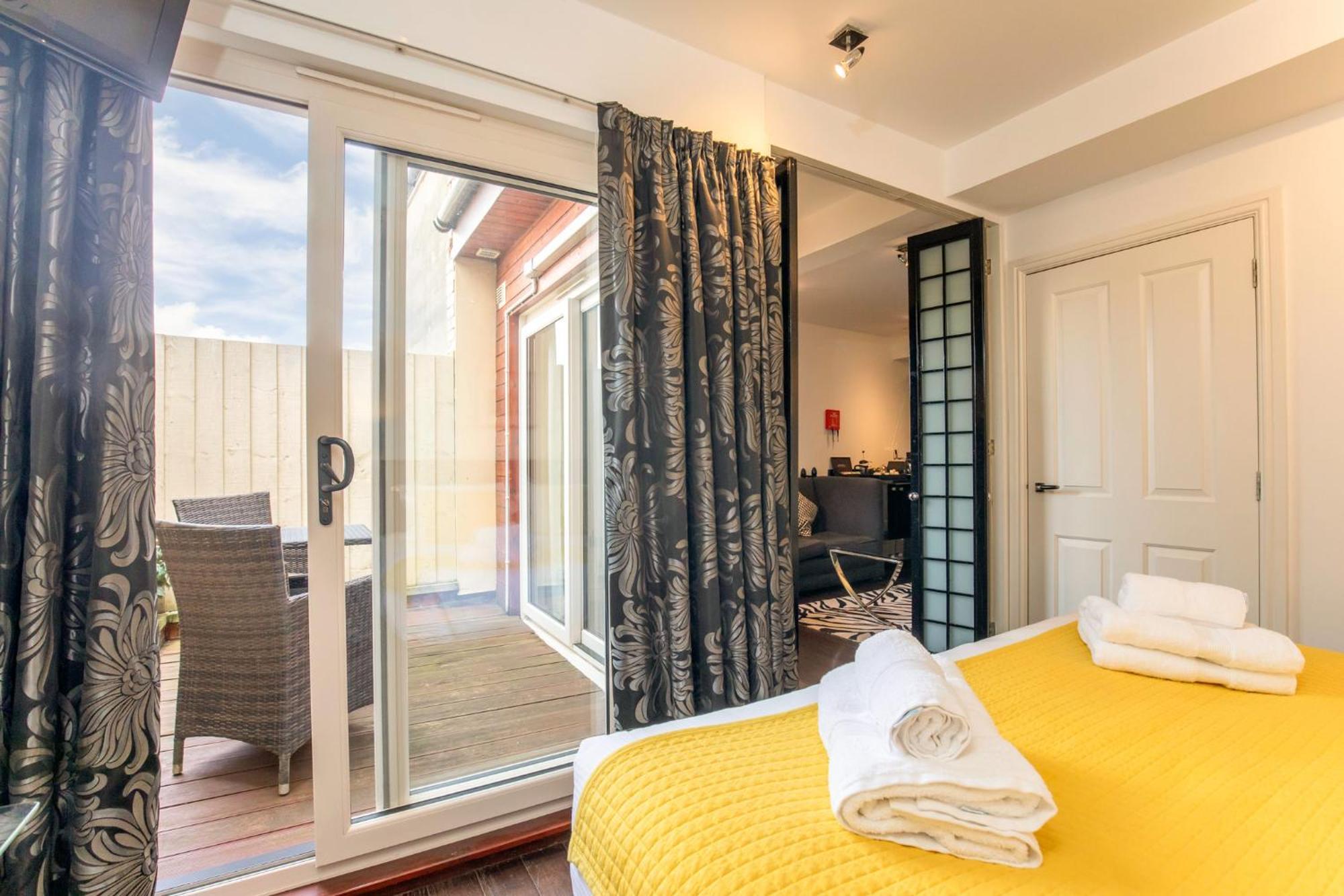 Strozzi Palace Suites By Mansley Cheltenham Esterno foto