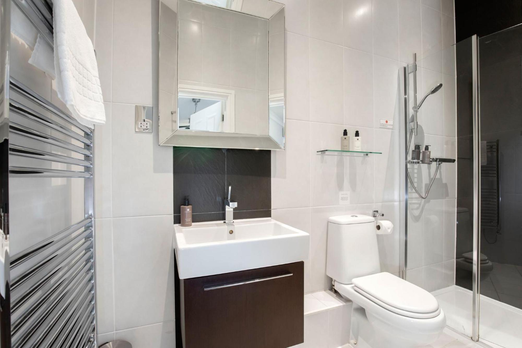 Strozzi Palace Suites By Mansley Cheltenham Esterno foto