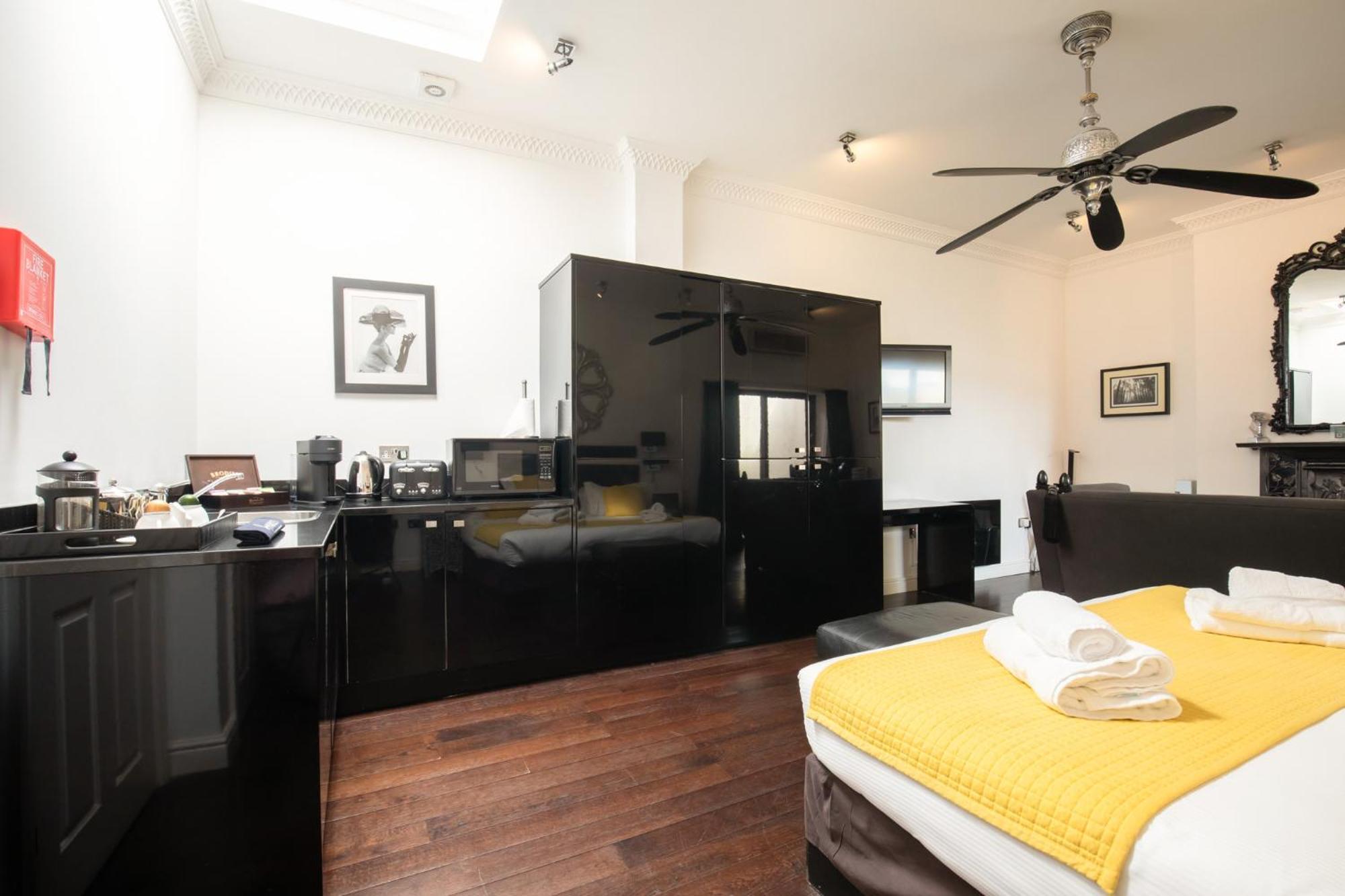 Strozzi Palace Suites By Mansley Cheltenham Esterno foto