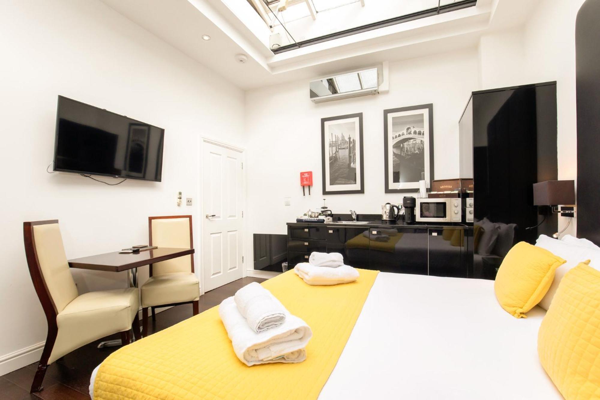 Strozzi Palace Suites By Mansley Cheltenham Esterno foto