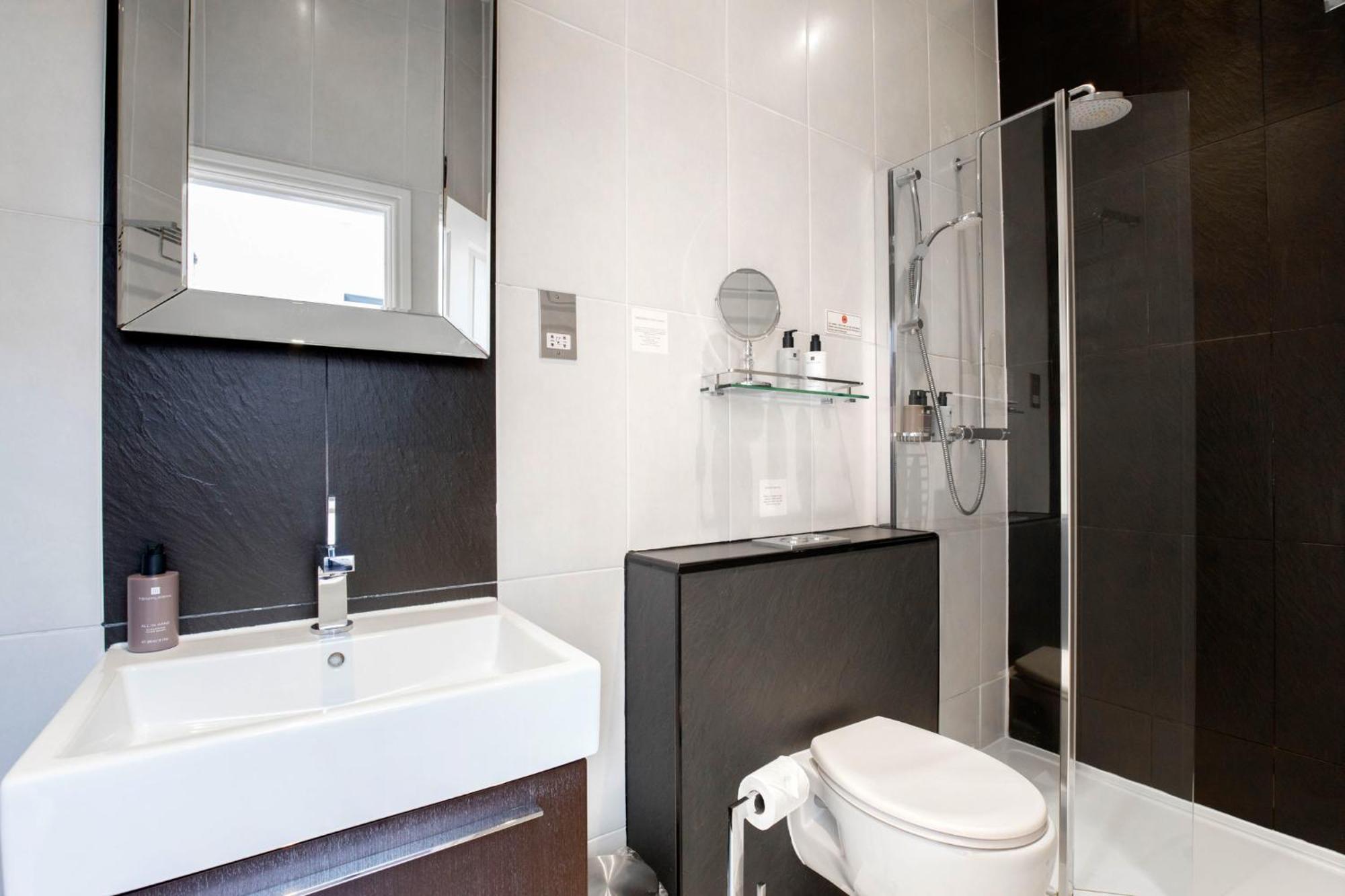 Strozzi Palace Suites By Mansley Cheltenham Esterno foto