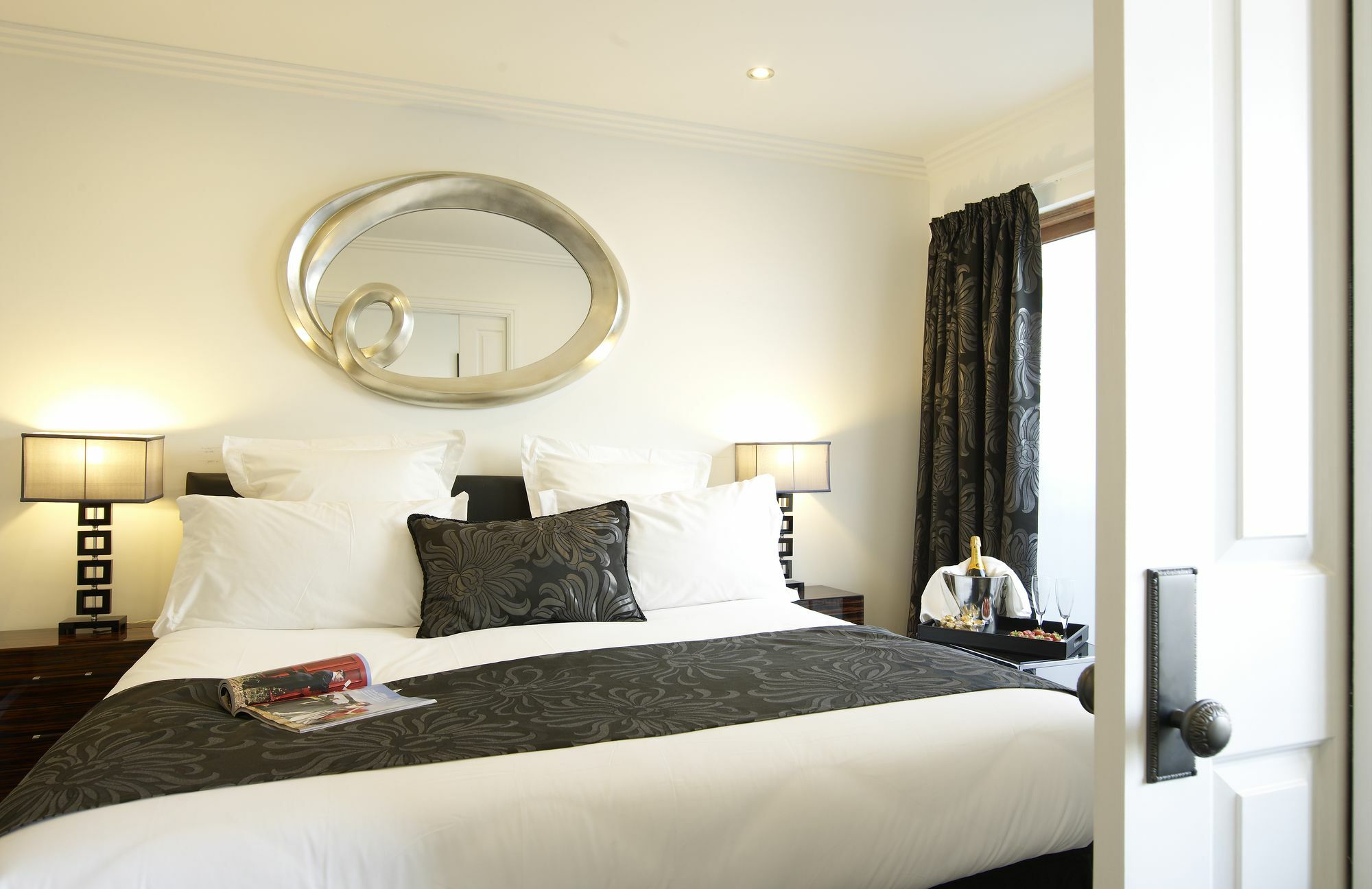 Strozzi Palace Suites By Mansley Cheltenham Esterno foto