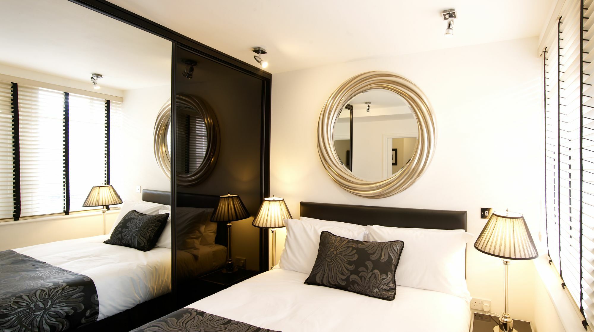 Strozzi Palace Suites By Mansley Cheltenham Esterno foto